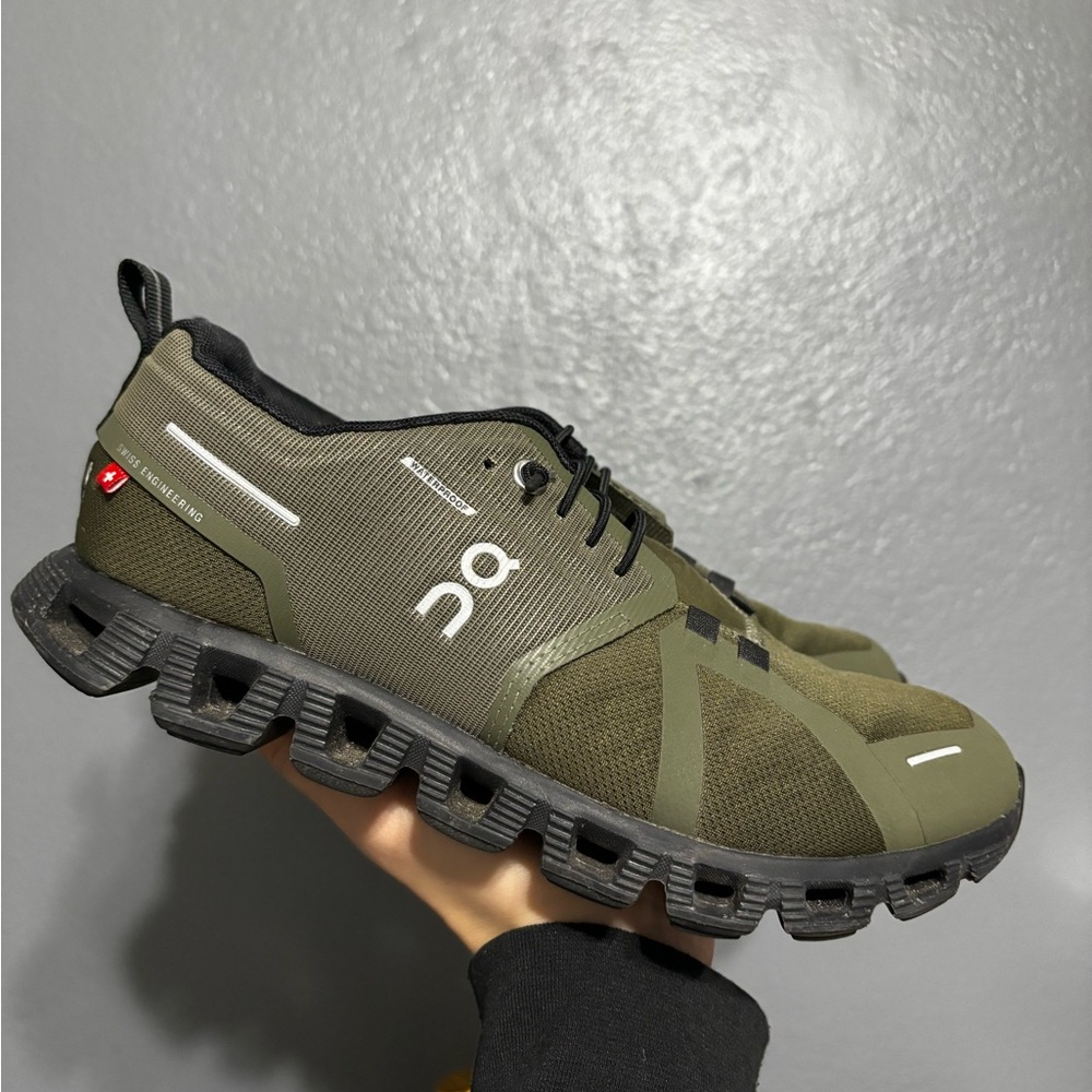 On Running On Clpud Cloud 5 Sneakers Sz. 7 Green